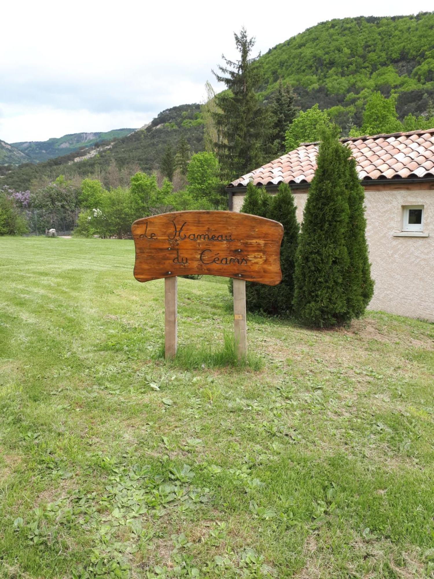 Logis Hotel Le Ceans Orpierre Kültér fotó