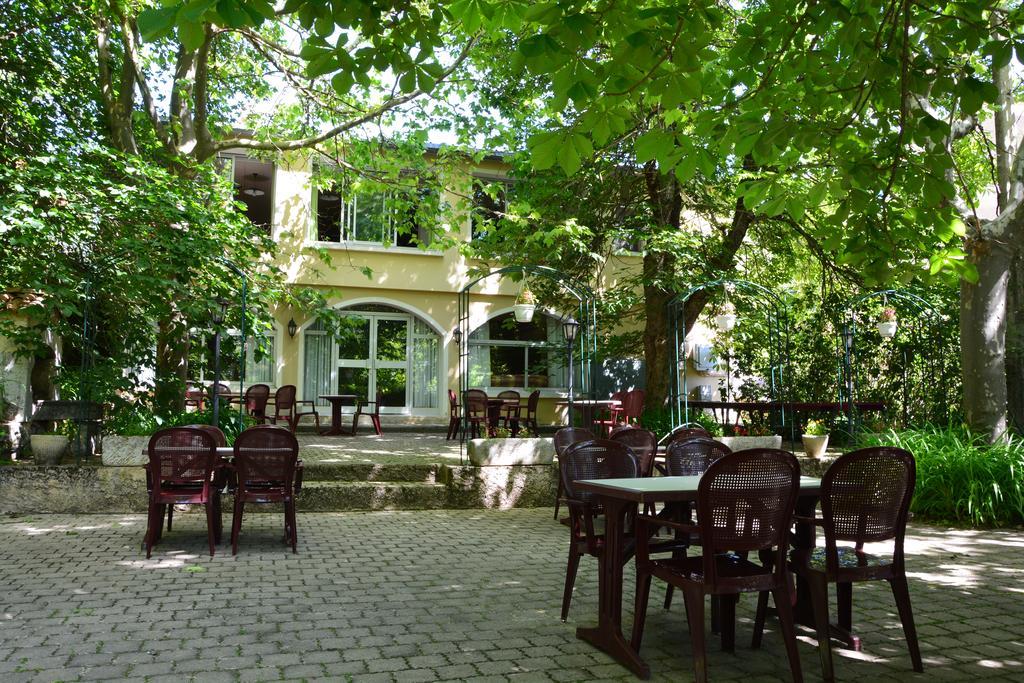 Logis Hotel Le Ceans Orpierre Kültér fotó
